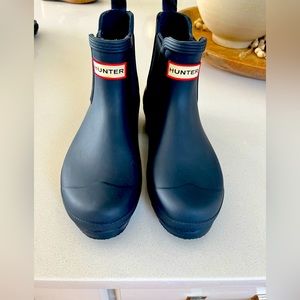 Hunter Low Rain boots. Size 9. Excellent condition.